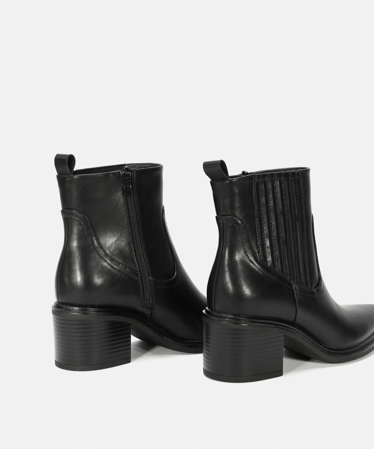 Botines negros tac&oacute;n chelsea image number null